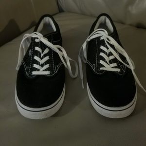 Black and While Van's Shoe Size 7.5